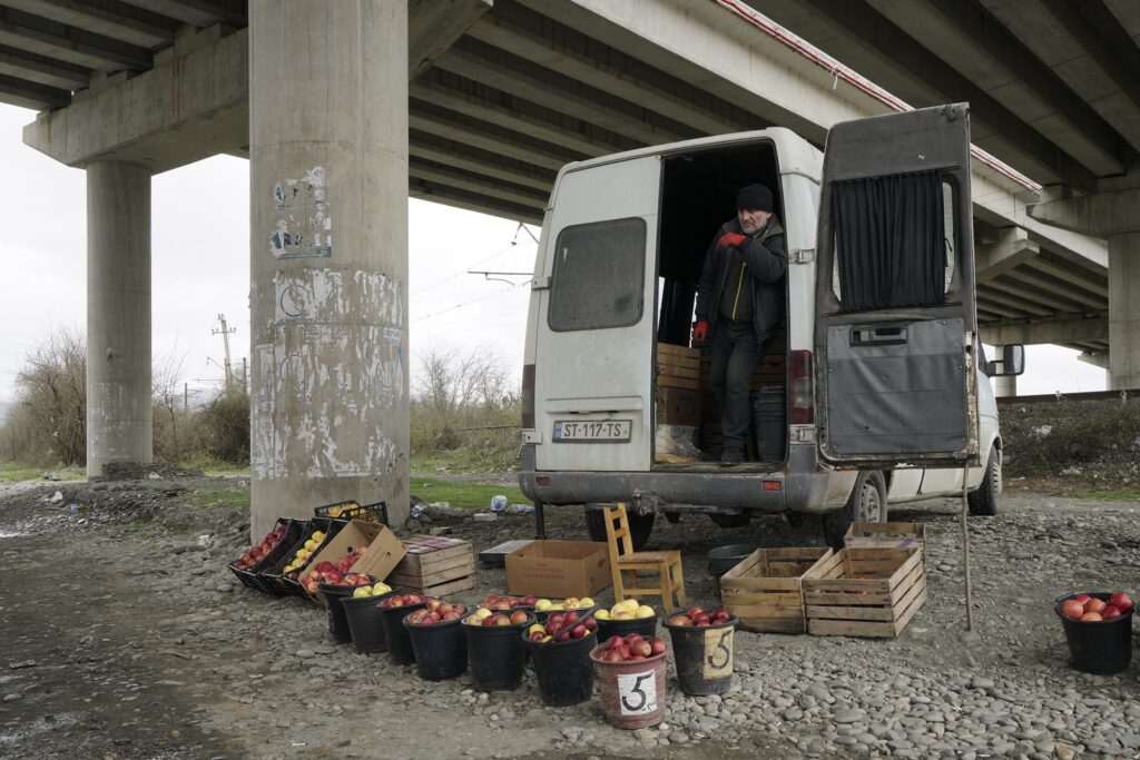 Zwischen Kutaissi und Batumi. Foto: © Frank Gaudlitz